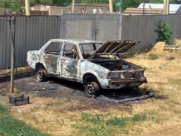 Спасатели уберегли от уничтожения огнем две легковушки на Ставрополье